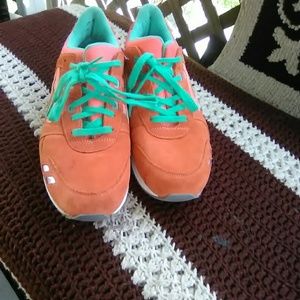 Selling a pair of ASICS still in great condition